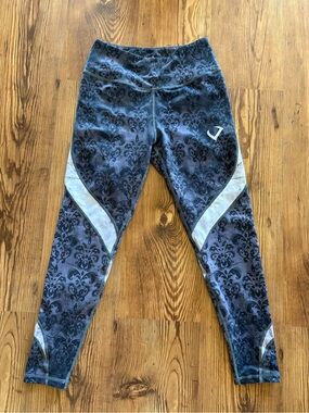 Violate the dress code leggings damask floral design grey white Rare find L